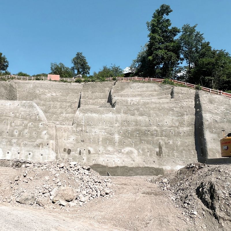 Der beeindruckende Aushub beim Rosenburgli nähert sich dem Abschluss. Schon bald ist diese wichtige Etappe abgeschlossen und das Projekt kann in die nächste Bauphase übergehen.
